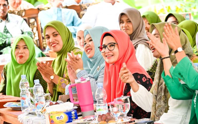 
 Bupati Pesawaran Hadiri Pengajian Akbar Muslimat NU se-Kecamatan Tegineneng