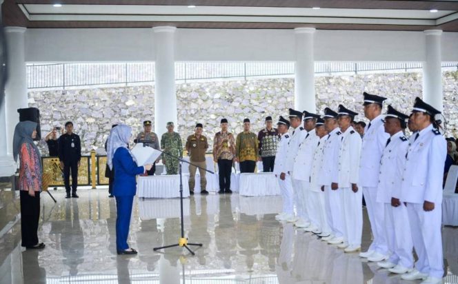 
 Bupati Nanda Indira Lantik Sembilan Kepala Desa Terpilih Hasil Pilkades Antar Waktu