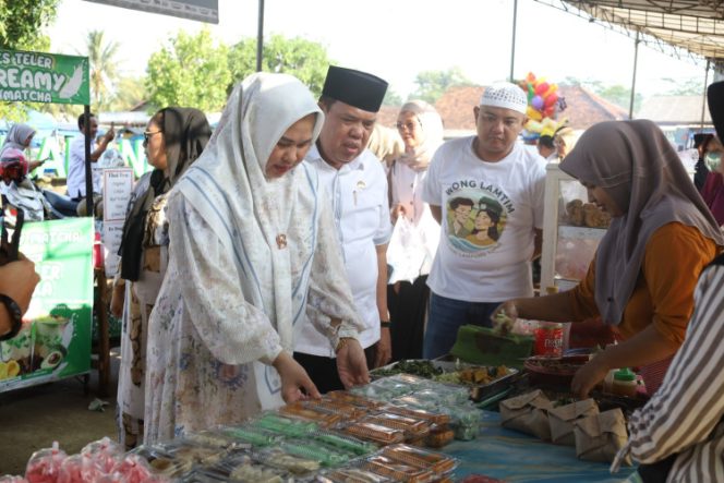 
 Wabup Azwar Hadi Tinjau Bazar UMKM Ramadan di Pasar Sukadana