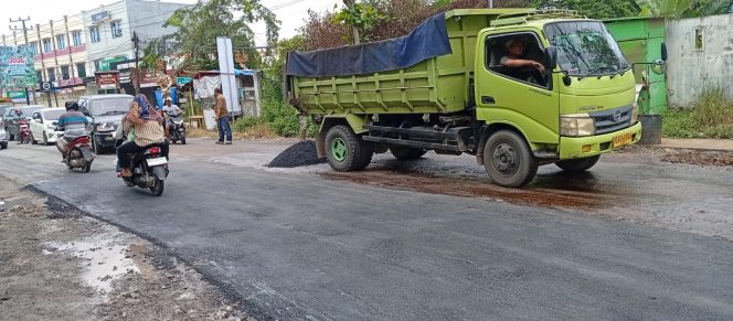 
 pemeliharaan jalan berlubang guna kelancaran jalur mudik