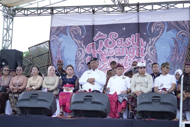 
 Plt. Bupati Lampung Tengah, I Komang Koheri, S.E., M.Sos membuka festival ogoh-ogoh terbesar di Provinsi Lampung
