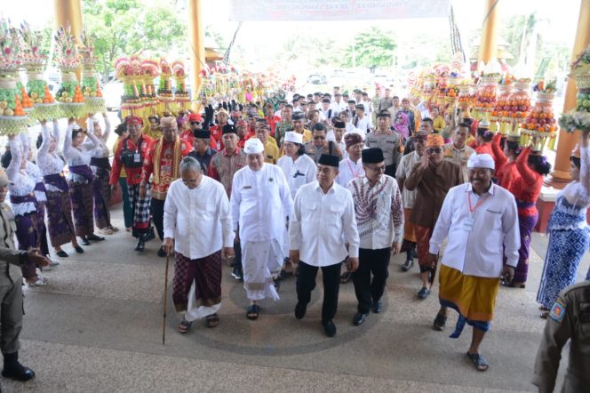 
 Plt Bupati Kabupaten Lampung Tengah I Komang Koheri menghadiri kegiatan Dharma Santi Tahun Baru Caka 1948