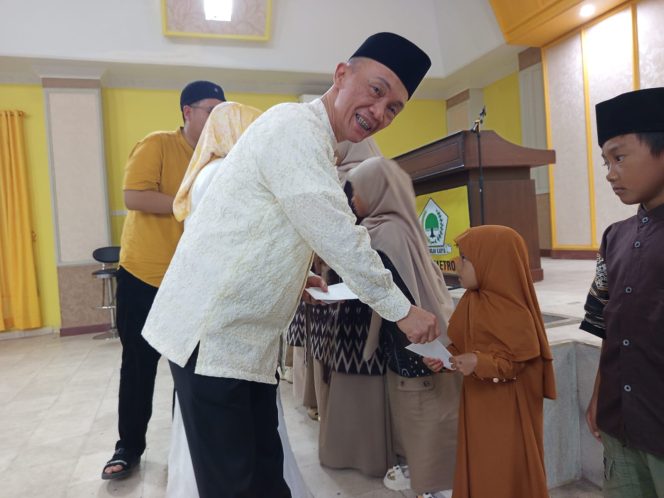 
 DPD Partai Golkar Kota Metro Gelar Buka Puasa Bersama dan Beri Tali Asih ke Panti Asuhan