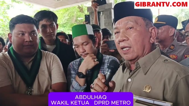 
 MAHASISWA DEMODI KANTOR DPRD METRO