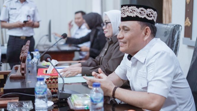 
 Rapat Evaluasi Metro Tertutup, Media Diminta Keluar