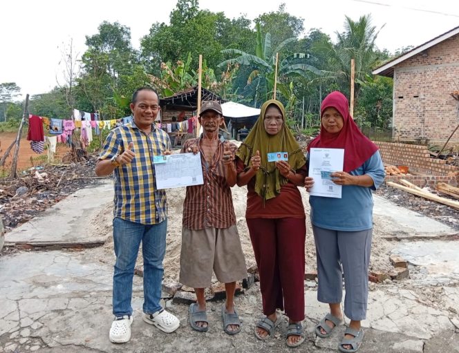 
 Disdukcapil Bersama SMSI Tulang Bawang Menerbitkan Dokumen Administrasi Korban Kebakaran