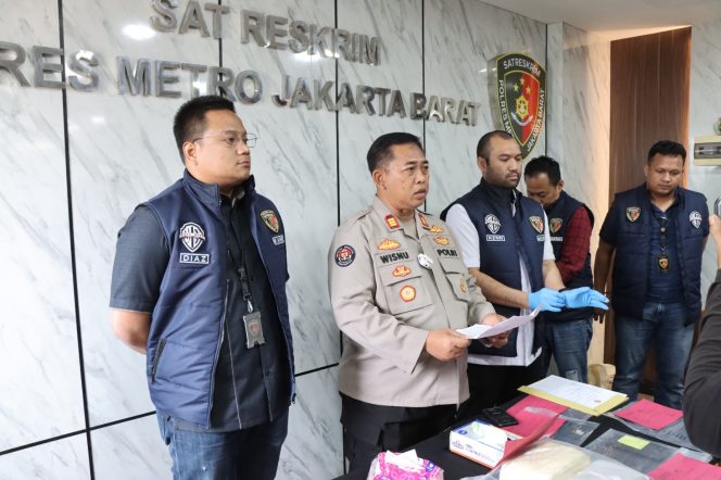 
 Polres Metro Jakbar Bongkar Penipuan “Black Dollar”, WNA Korea Rugi Rp1,6 Miliar