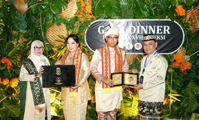 
 Wali Kota Metro Perkuat Sinergi Nasional di Rakernas APEKSI 2026, Bertukar Cenderamata dengan Wali Kota Medan