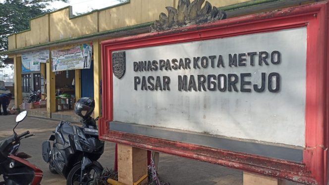 
 Pedagang baju di pasar margorejo menjadi korban pencurian